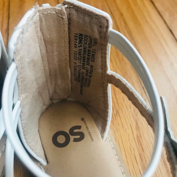 SO girl white sandals with butterfly detail sz13 - Picture 11 of 11